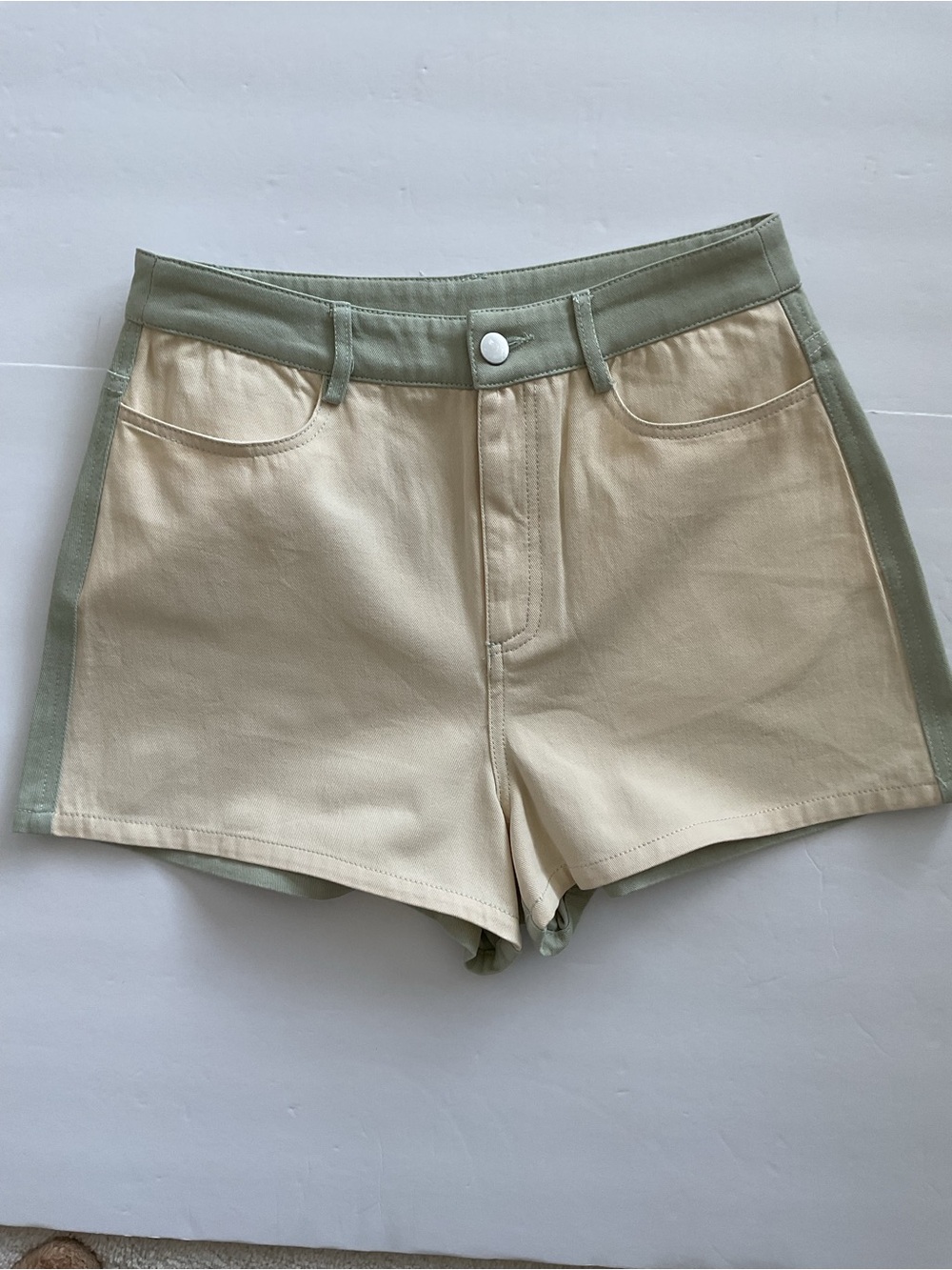 LE LIS Shorts Sage Green Beige Size Small